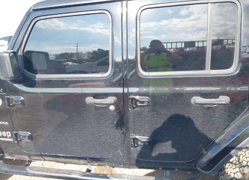 Photo 15 of 2020 Jeep Wrangler UNLIMITED SAHARA 4X4 (VIN 1C4HJXEN4LW127736)