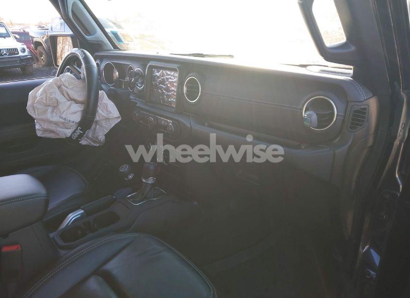 Photo 5 of 2020 Jeep Wrangler UNLIMITED SAHARA 4X4 (VIN 1C4HJXEN4LW157514)