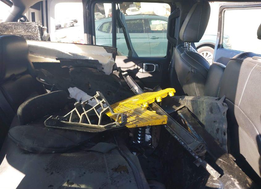 Photo 8 of 2022 Jeep Wrangler UNLIMITED SAHARA 4X4 (VIN 1C4HJXEN4NW262475)