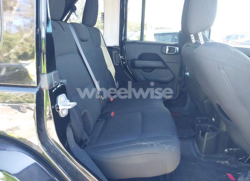 Photo 8 of 2018 Jeep Wrangler UNLIMITED SAHARA 4X4 (VIN 1C4HJXEN5JW211982)