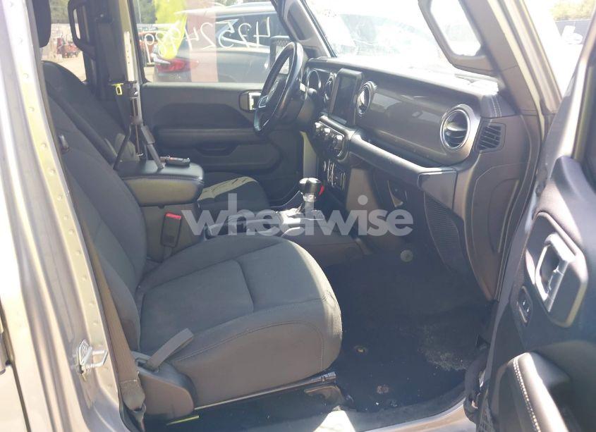 Photo 5 of 2019 Jeep Wrangler UNLIMITED SAHARA 4X4 (VIN 1C4HJXEN5KW542403)