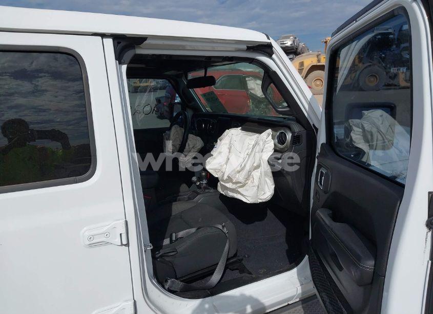 Photo 5 of 2020 Jeep Wrangler UNLIMITED SAHARA 4X4 (VIN 1C4HJXEN7LW104869)