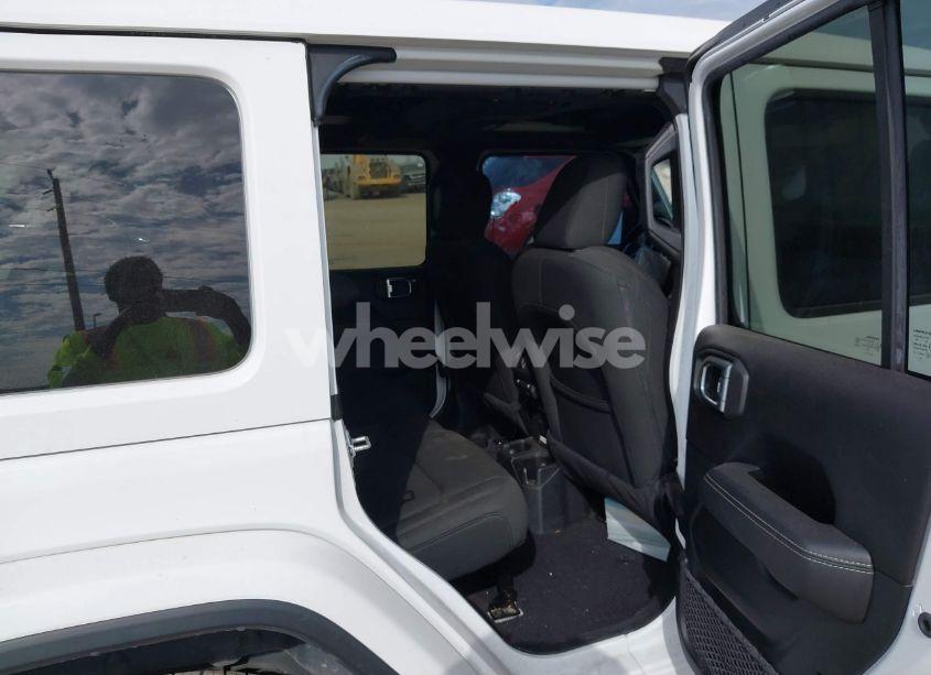 Photo 8 of 2020 Jeep Wrangler UNLIMITED SAHARA 4X4 (VIN 1C4HJXEN7LW104869)