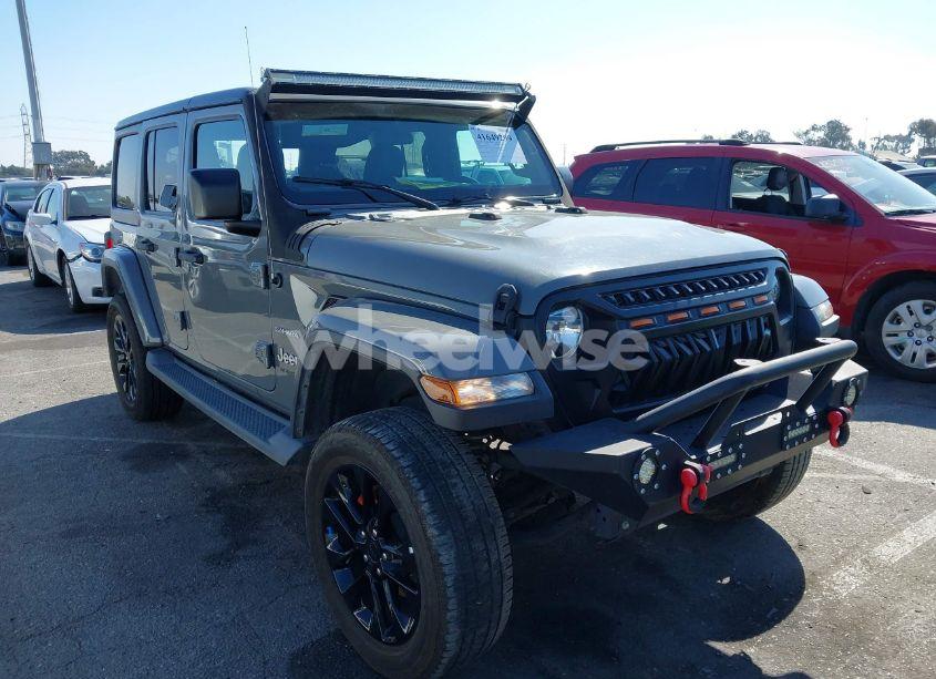 2020 Jeep Wrangler UNLIMITED SAHARA 4X4 (VIN 1C4HJXEN7LW114639) main photo