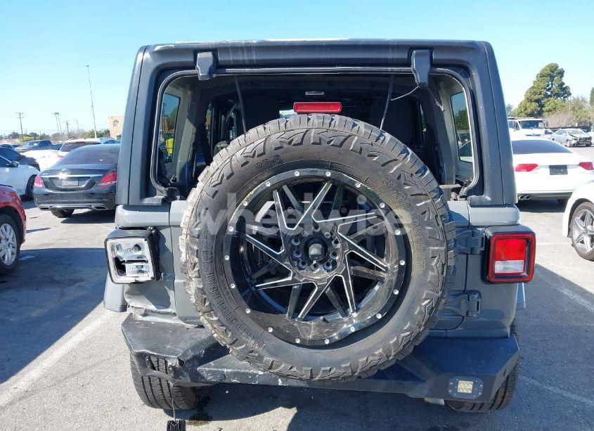 Photo 16 of 2020 Jeep Wrangler UNLIMITED SAHARA 4X4 (VIN 1C4HJXEN7LW114639)