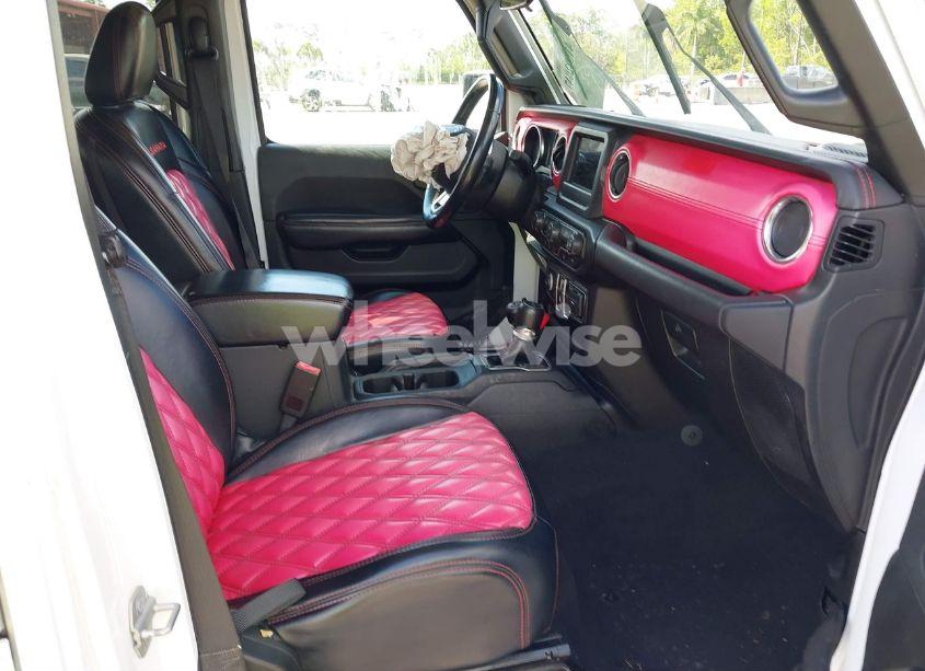 Photo 5 of 2020 Jeep Wrangler UNLIMITED SAHARA 4X4 (VIN 1C4HJXEN7LW213459)