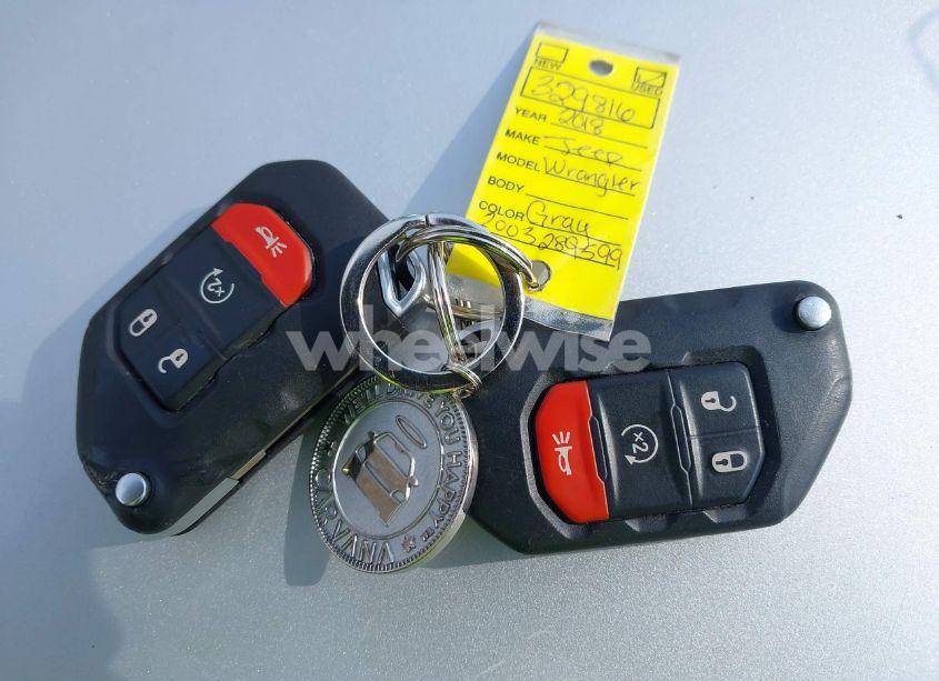 Photo 11 of 2018 Jeep Wrangler UNLIMITED SAHARA 4X4 (VIN 1C4HJXEN8JW329816)