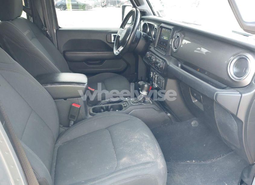 Photo 5 of 2018 Jeep Wrangler UNLIMITED SAHARA 4X4 (VIN 1C4HJXEN8JW329816)