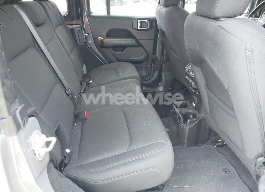 Photo 8 of 2018 Jeep Wrangler UNLIMITED SAHARA 4X4 (VIN 1C4HJXEN8JW329816)