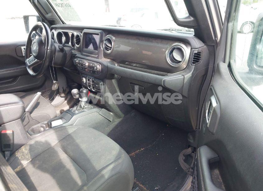 Photo 5 of 2019 Jeep Wrangler UNLIMITED SAHARA 4X4 (VIN 1C4HJXEN8KW624805)