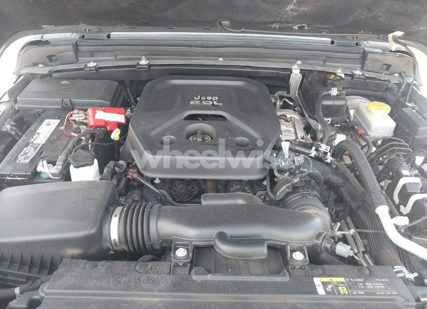 Photo 10 of 2018 Jeep Wrangler UNLIMITED SAHARA 4X4 (VIN 1C4HJXEN9JW215890)