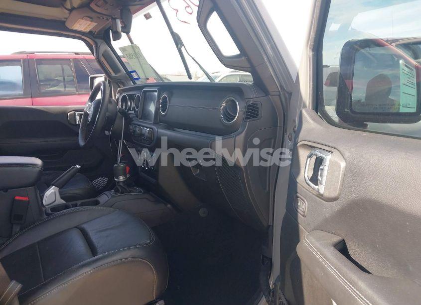 Photo 5 of 2018 Jeep Wrangler UNLIMITED SAHARA 4X4 (VIN 1C4HJXEN9JW215890)