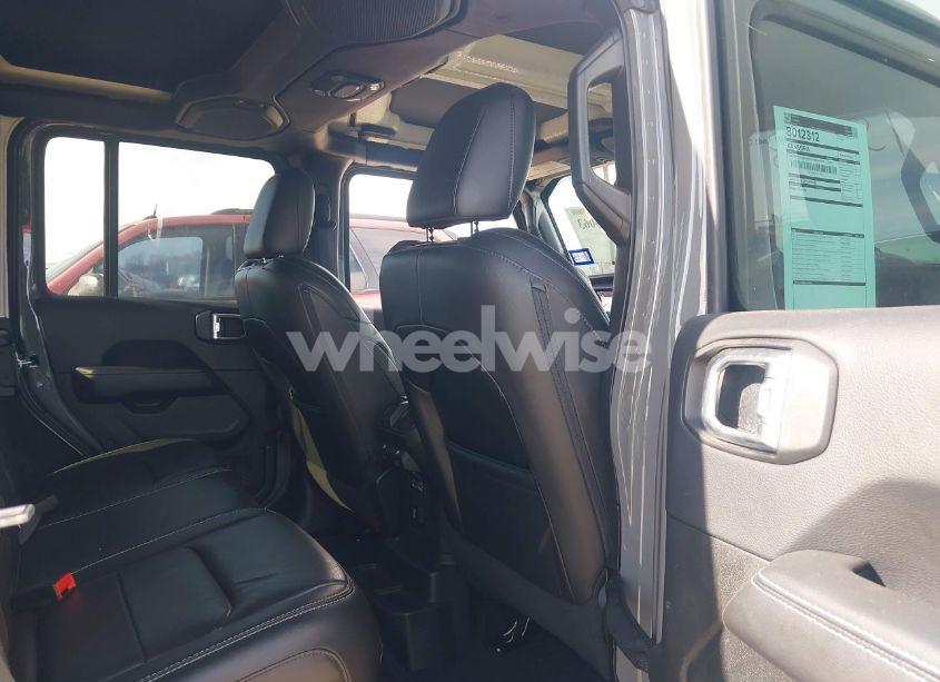 Photo 8 of 2018 Jeep Wrangler UNLIMITED SAHARA 4X4 (VIN 1C4HJXEN9JW215890)