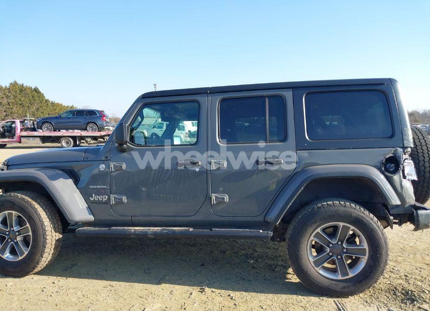 Photo 14 of 2018 Jeep Wrangler UNLIMITED SAHARA 4X4 (VIN 1C4HJXEN9JW303094)