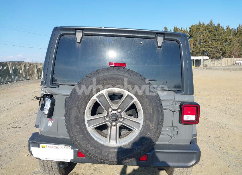 Photo 16 of 2018 Jeep Wrangler UNLIMITED SAHARA 4X4 (VIN 1C4HJXEN9JW303094)