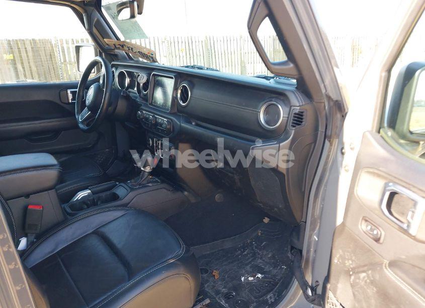 Photo 5 of 2018 Jeep Wrangler UNLIMITED SAHARA 4X4 (VIN 1C4HJXEN9JW303094)