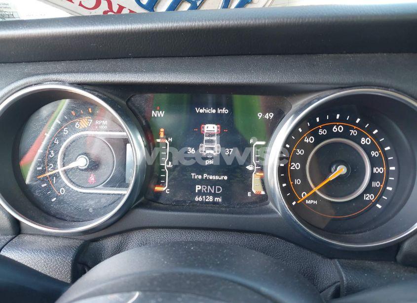 Photo 7 of 2018 Jeep Wrangler UNLIMITED SAHARA 4X4 (VIN 1C4HJXEN9JW303094)