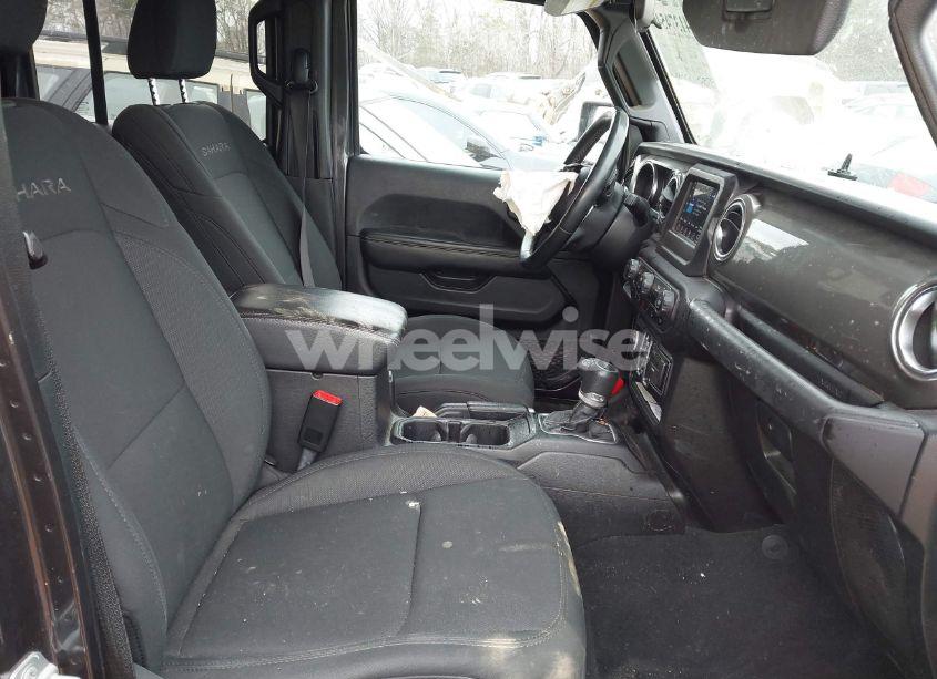 Photo 5 of 2020 Jeep Wrangler UNLIMITED SAHARA 4X4 (VIN 1C4HJXEN9LW269015)