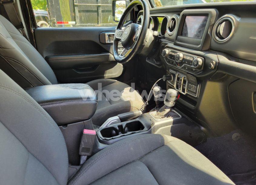 Photo 5 of 2018 Jeep Wrangler UNLIMITED (VIN 1C4HJXENXJW251085)