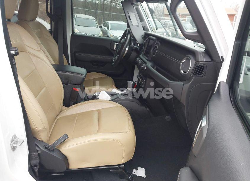 Photo 5 of 2019 Jeep Wrangler UNLIMITED SAHARA 4X4 (VIN 1C4HJXENXKW519425)