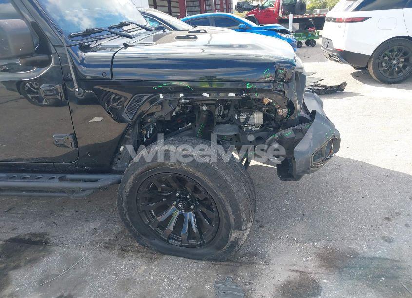 Photo 6 of 2020 Jeep Wrangler UNLIMITED SAHARA 4X4 (VIN 1C4HJXENXLW167223)