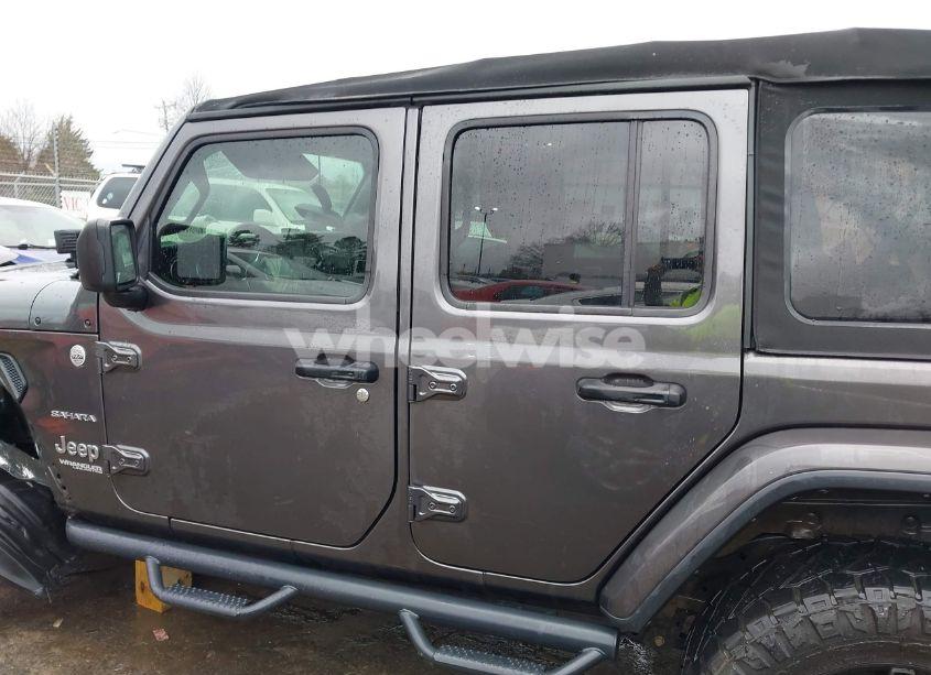 Photo 14 of 2021 Jeep Wrangler UNLIMITED SAHARA 4X4 (VIN 1C4HJXENXMW503535)