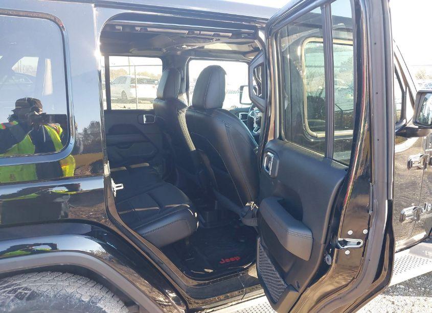 Photo 8 of 2021 Jeep Wrangler UNLIMITED SAHARA ALTITUDE 4X4 (VIN 1C4HJXENXMW593589)