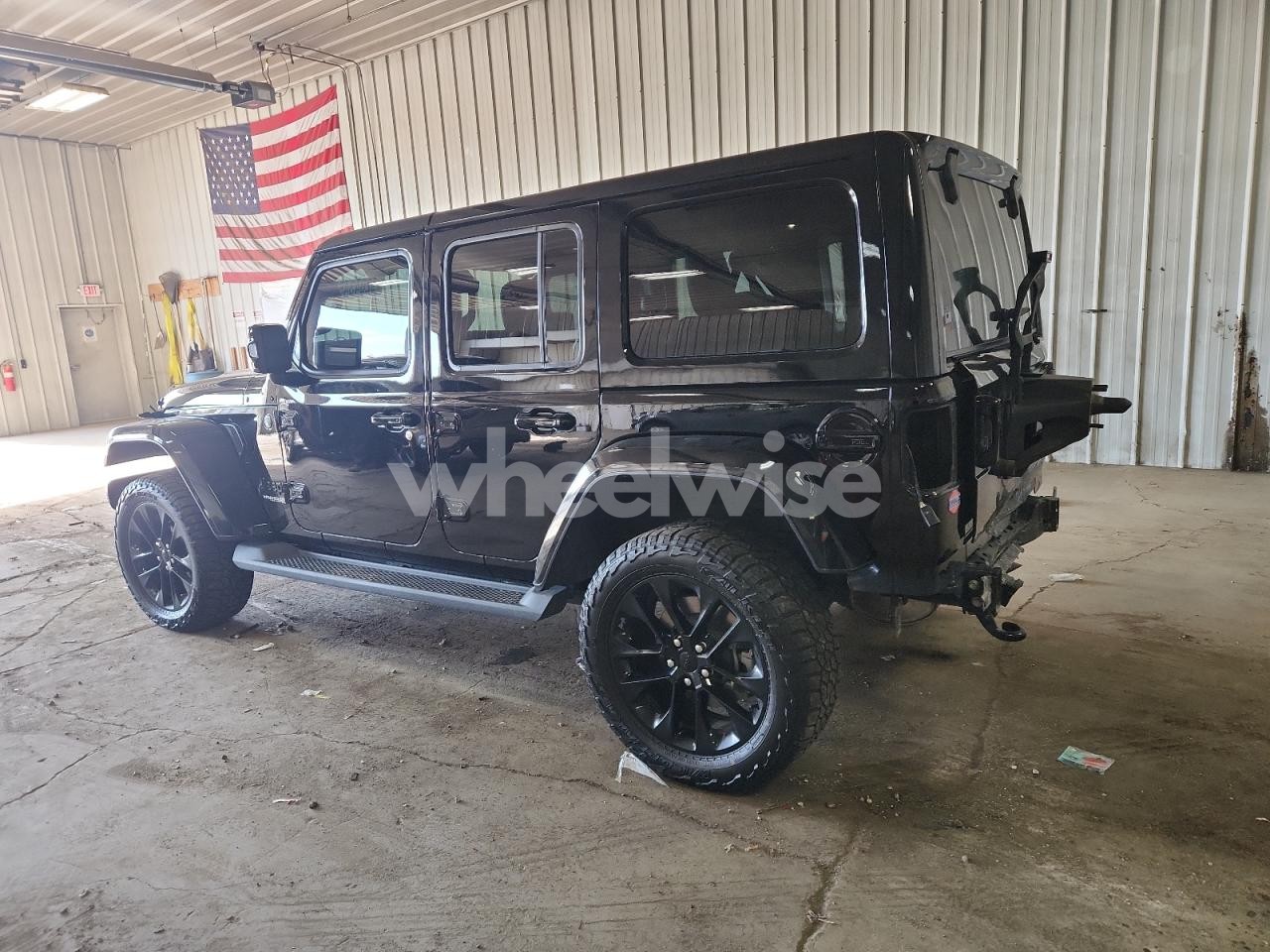 Photo 2 of 2022 JEEP WRANGLER UNLIMITED SAHARA (VIN 1C4JJXP66NW229226)
