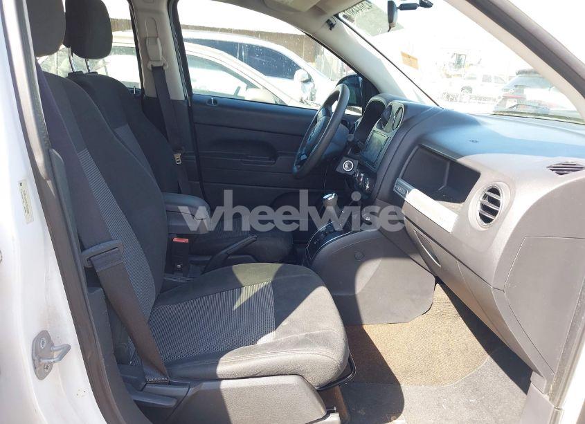 Photo 5 of 2014 Jeep Compass SPORT (VIN 1C4NJCBA0ED618090)