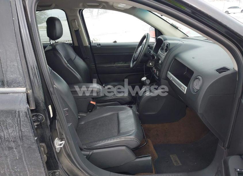 Photo 5 of 2014 Jeep Compass ALTITUDE (VIN 1C4NJCBA0ED680136)