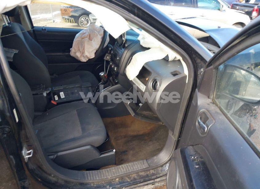 Photo 5 of 2016 Jeep Compass SPORT (VIN 1C4NJCBA0GD568522)