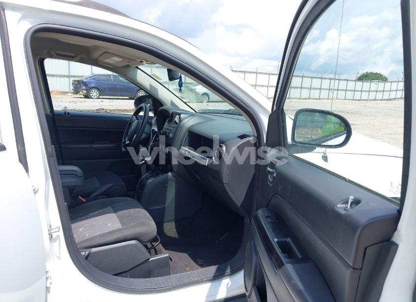 Photo 5 of 2016 Jeep Compass SPORT (VIN 1C4NJCBA0GD742797)