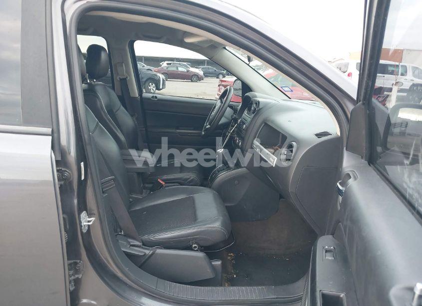 Photo 5 of 2014 Jeep Compass ALTITUDE (VIN 1C4NJCBA1ED886887)