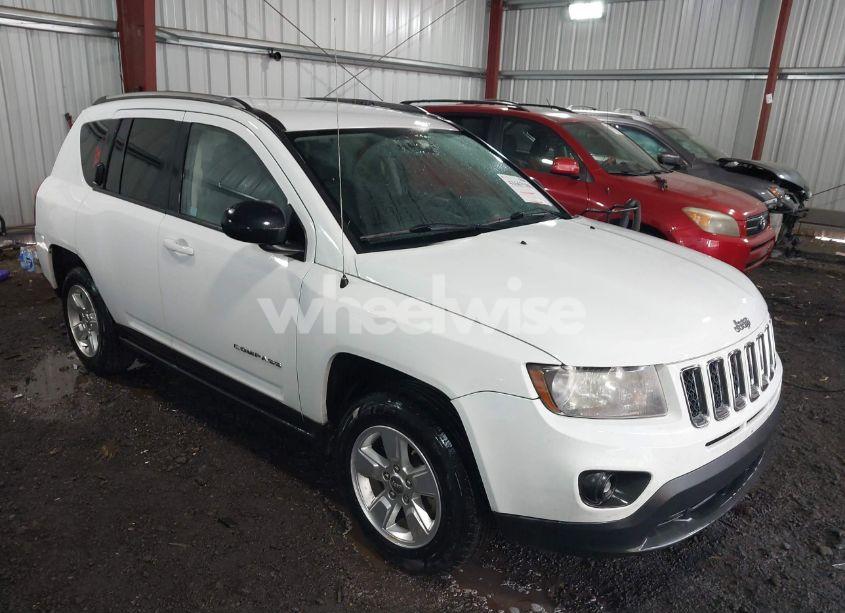 2015 Jeep Compass SPORT (VIN 1C4NJCBA1FD124449) main photo