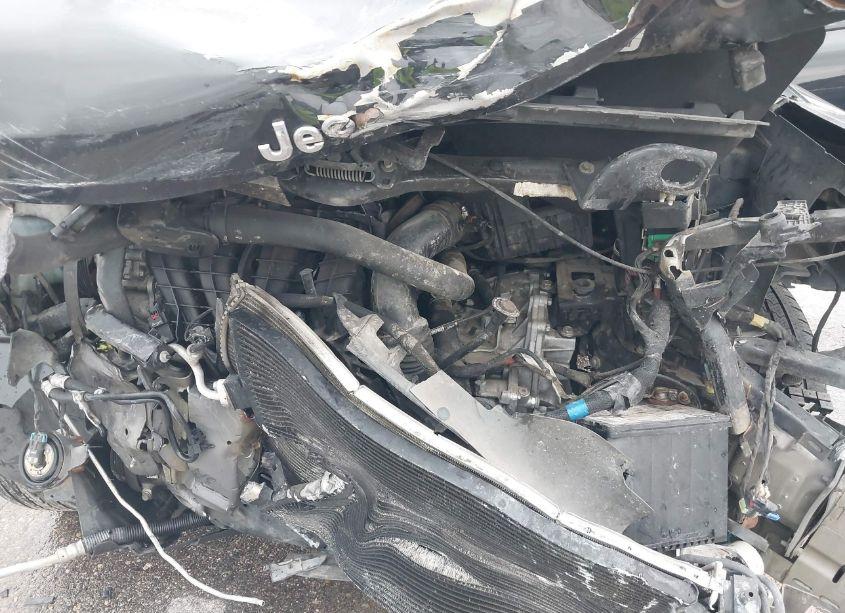 Photo 10 of 2015 Jeep Compass SPORT (VIN 1C4NJCBA2FD438577)