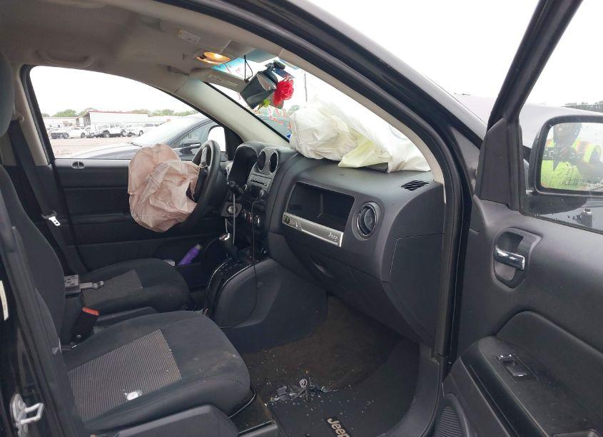 Photo 5 of 2015 Jeep Compass SPORT (VIN 1C4NJCBA2FD438577)