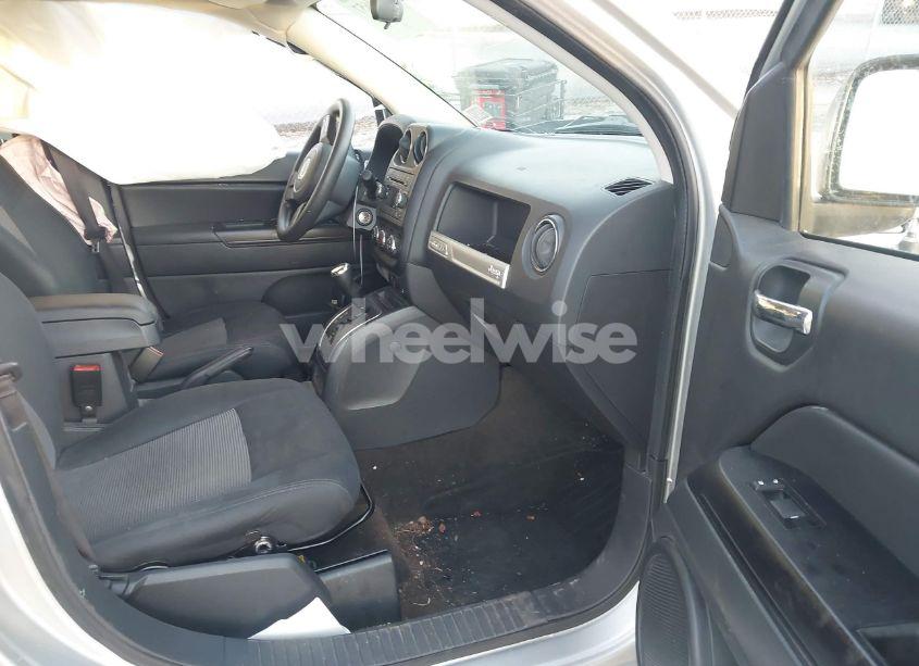 Photo 5 of 2014 Jeep Compass SPORT (VIN 1C4NJCBA3ED545314)