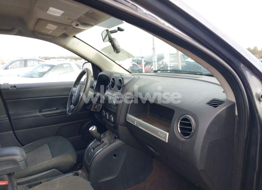 Photo 5 of 2014 Jeep Compass SPORT (VIN 1C4NJCBA3ED789013)