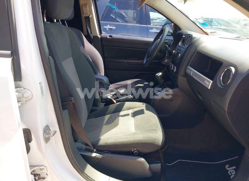 Photo 5 of 2014 Jeep Compass SPORT (VIN 1C4NJCBA3ED882534)