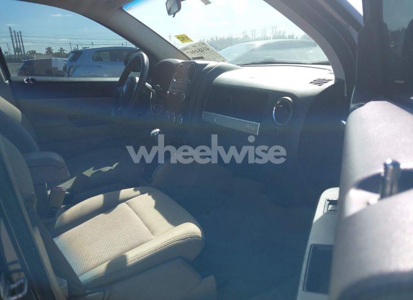 Photo 5 of 2014 Jeep Compass SPORT (VIN 1C4NJCBA4ED531230)