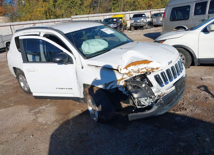 2014 Jeep Compass SPORT (VIN 1C4NJCBA4ED550411) main photo