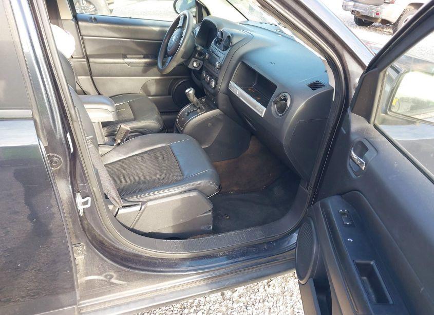 Photo 5 of 2014 Jeep Compass ALTITUDE (VIN 1C4NJCBA4ED763942)