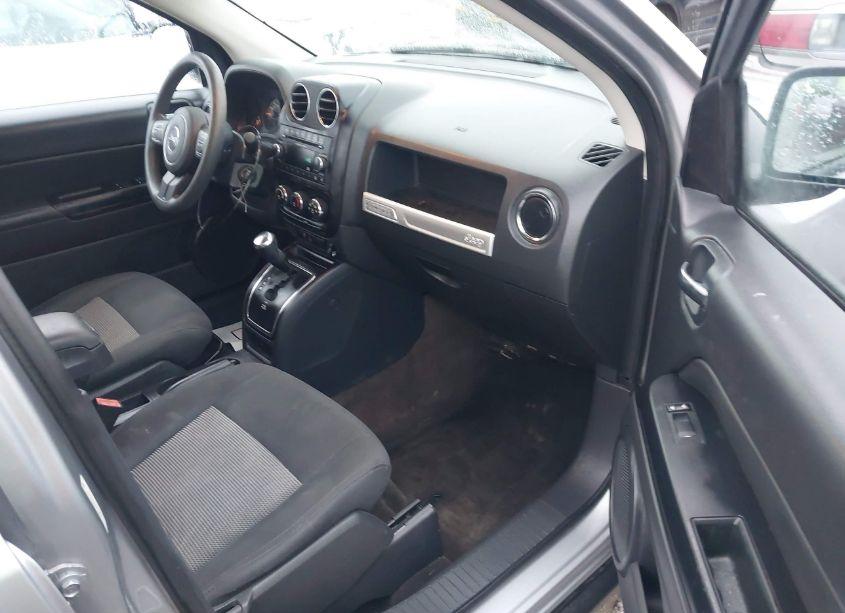 Photo 5 of 2014 Jeep Compass SPORT (VIN 1C4NJCBA4ED803663)