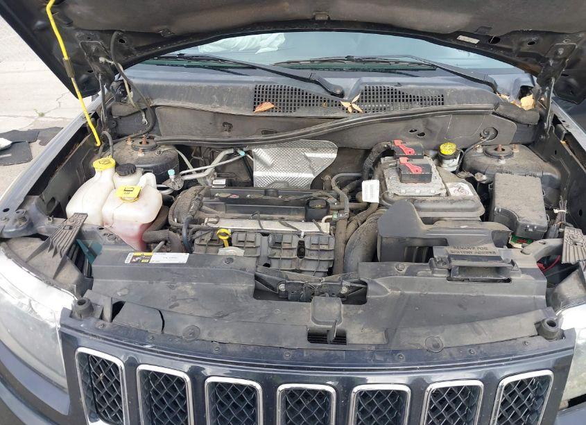 Photo 10 of 2014 Jeep Compass SPORT (VIN 1C4NJCBA5ED714572)