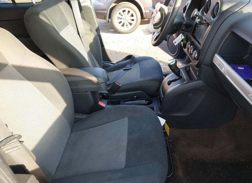 Photo 5 of 2015 Jeep Compass SPORT (VIN 1C4NJCBA5FD273334)