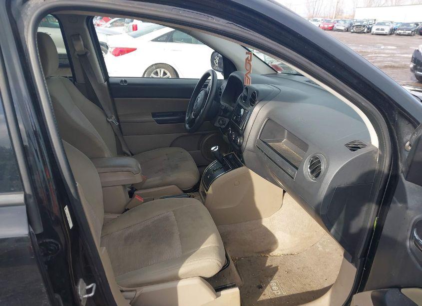 Photo 5 of 2013 Jeep Compass SPORT (VIN 1C4NJCBA6DD275705)