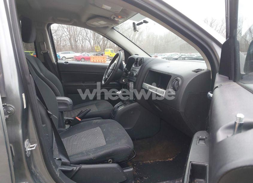 Photo 5 of 2014 Jeep Compass SPORT (VIN 1C4NJCBA6ED551995)