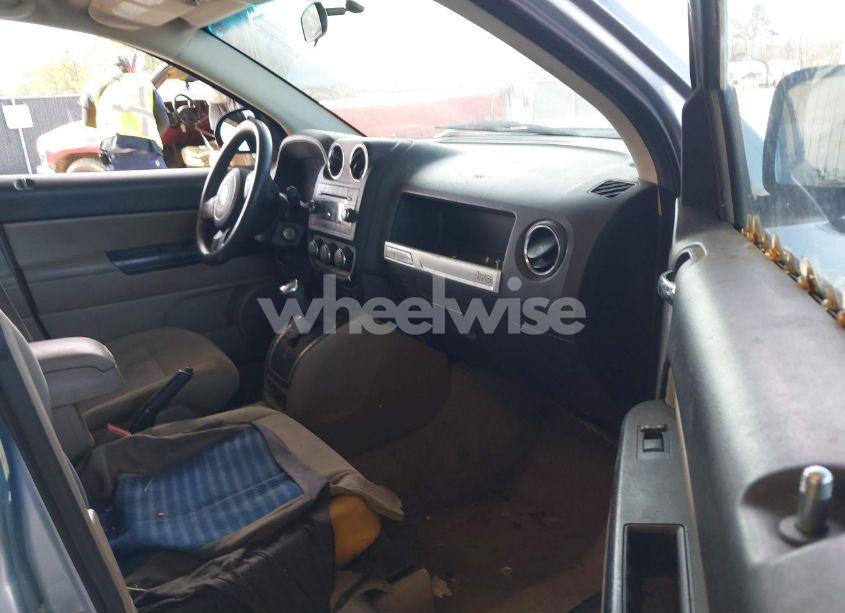 Photo 5 of 2014 Jeep Compass SPORT (VIN 1C4NJCBA6ED593972)