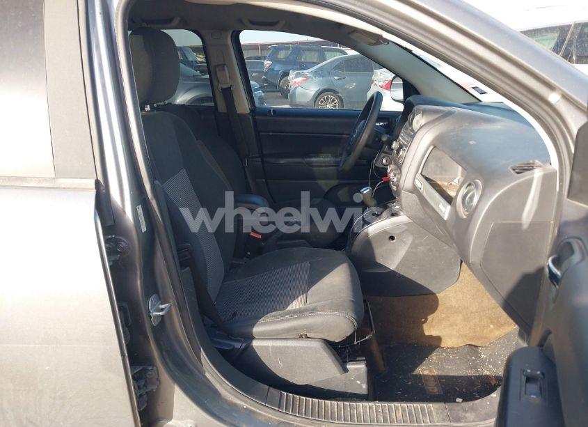 Photo 5 of 2014 Jeep Compass SPORT (VIN 1C4NJCBA6ED620698)