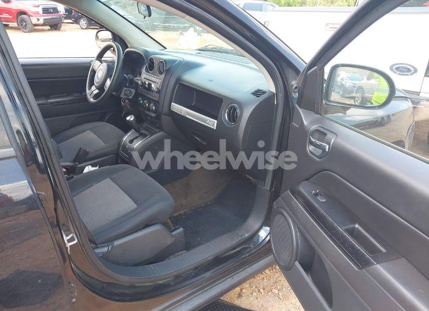 Photo 5 of 2014 Jeep Compass SPORT (VIN 1C4NJCBA6ED720364)